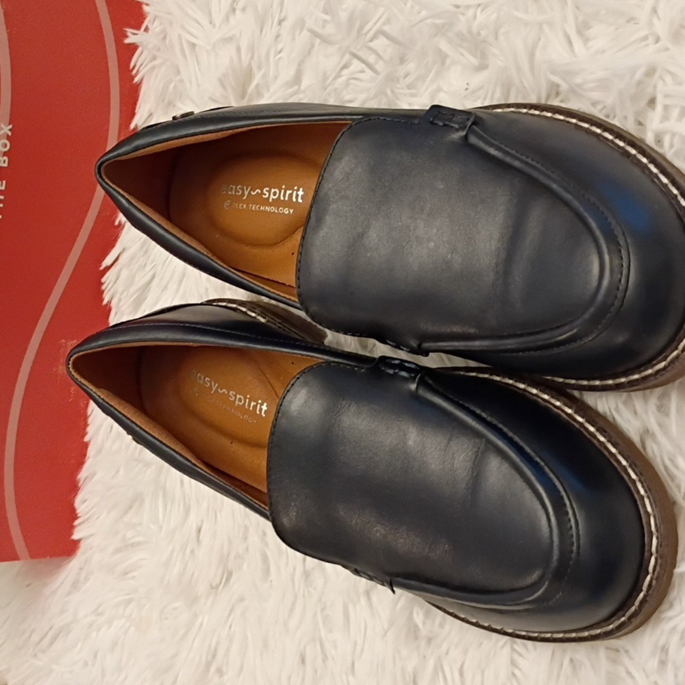Easy Spirit Jaylin Leather Navy Loafers Women's Sz 8 NWB - Picture 2 of 8